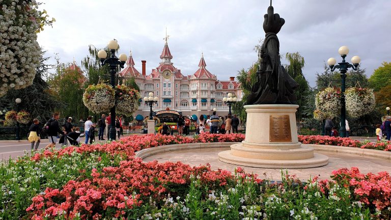 ghid Disneyland Paris - oferte cu avionul