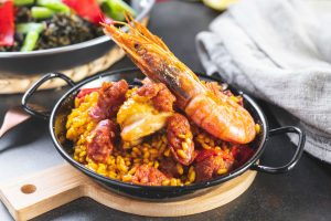 Paella, preparat tradiţional spaniol; foto @mercadodesanmiguel.es