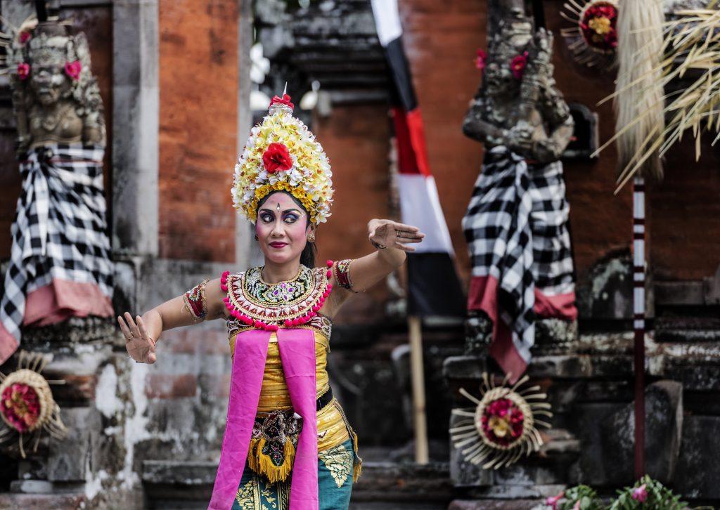 Dansuri balineze, insula Bali, Indonezia, foto @flickr.com