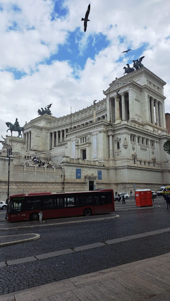 Atracții din Roma: monumentul Il Vittoriano, „altarul patriei”