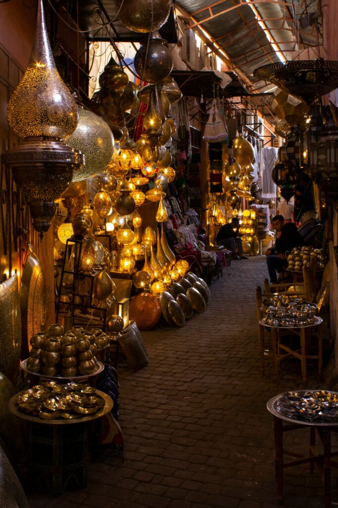Magia serii din Medina, Marrakesh, foto Badiuth on Unsplash