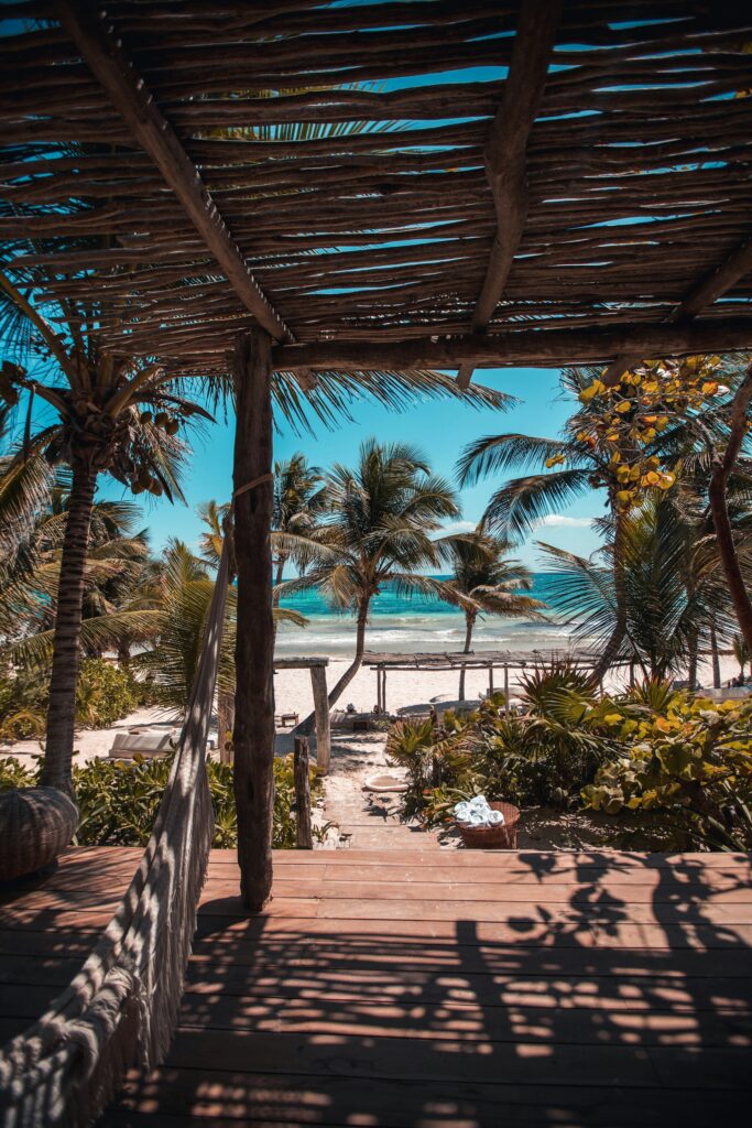 Peisaj tropical, Tulum, Mexic, foto Roberto Nickson on Unsplash