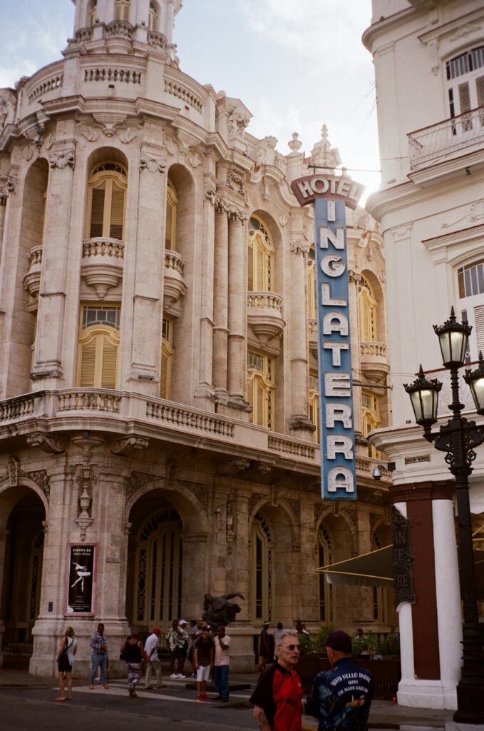 Clădiri istorice Havana, Cuba, foto John Engeln on Unsplash