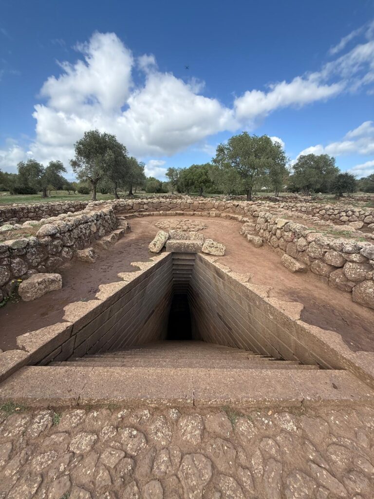 Ruine nuragice, Pozzo Sacro di Santa Cristina, Sardinia
